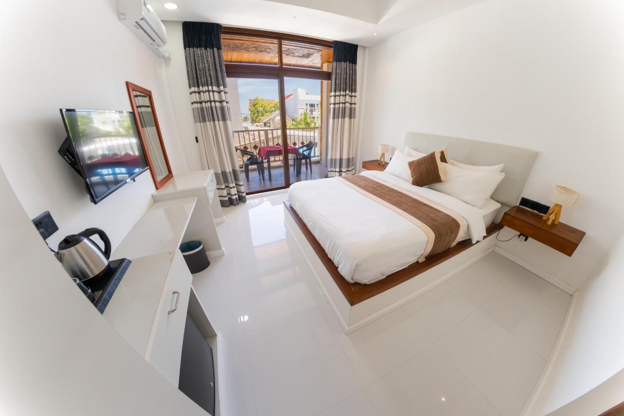 Heron Beach Hotel - The Best Maldivian Getaway In Dhiffushi,Maldives Eksteriør bilde