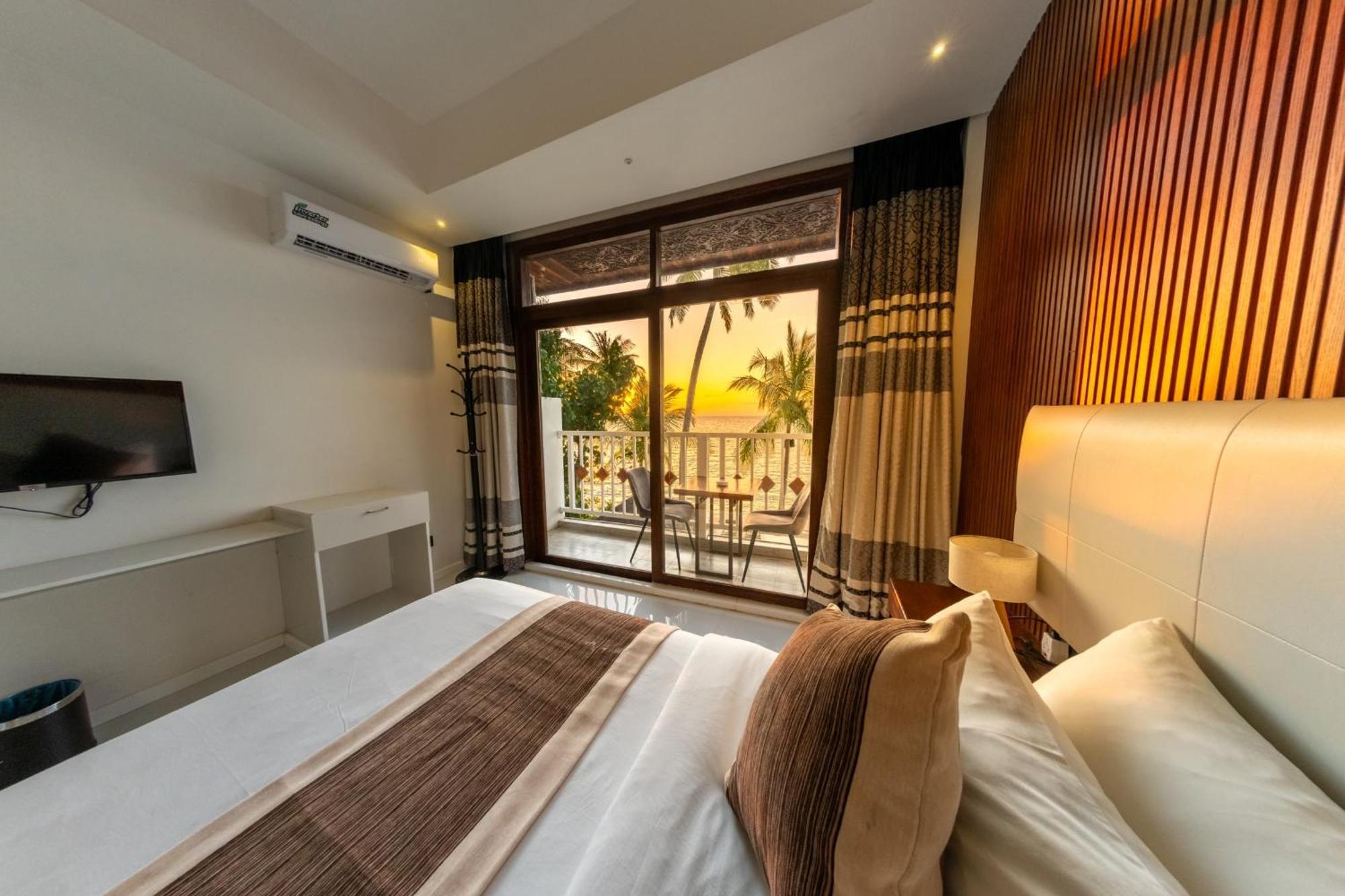 Heron Beach Hotel - The Best Maldivian Getaway In Dhiffushi,Maldives Eksteriør bilde