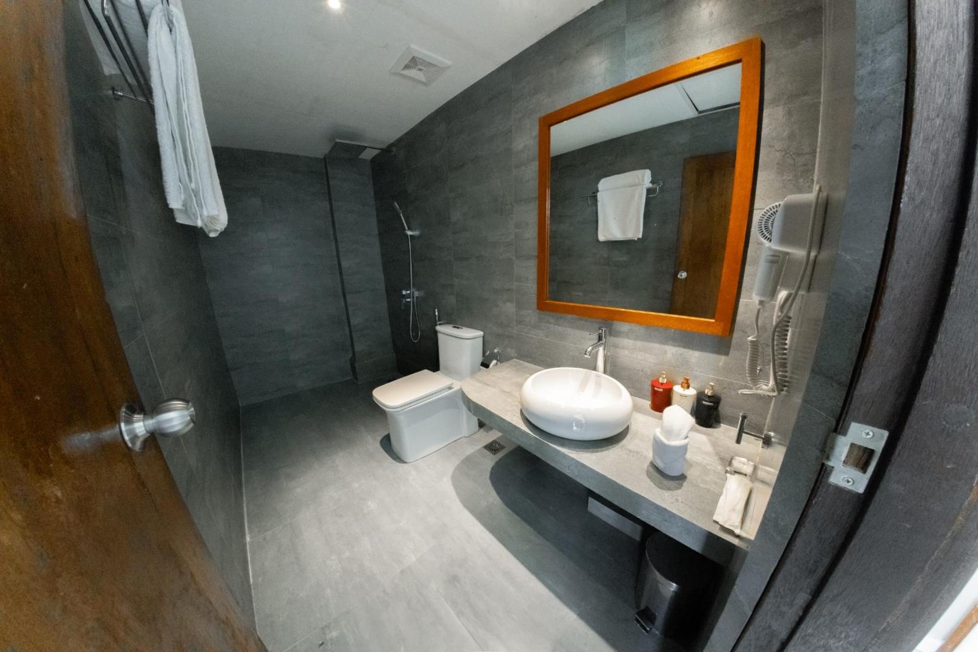 Heron Beach Hotel - The Best Maldivian Getaway In Dhiffushi,Maldives Rom bilde